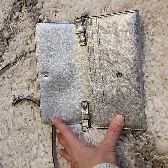 Michael Kors wallet with shoulder strap - Picture 3 of 11